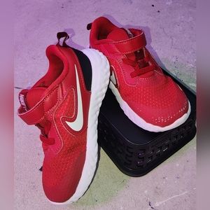 Boy's Nike Revolution Shoes (slightly blemished) size 9C
